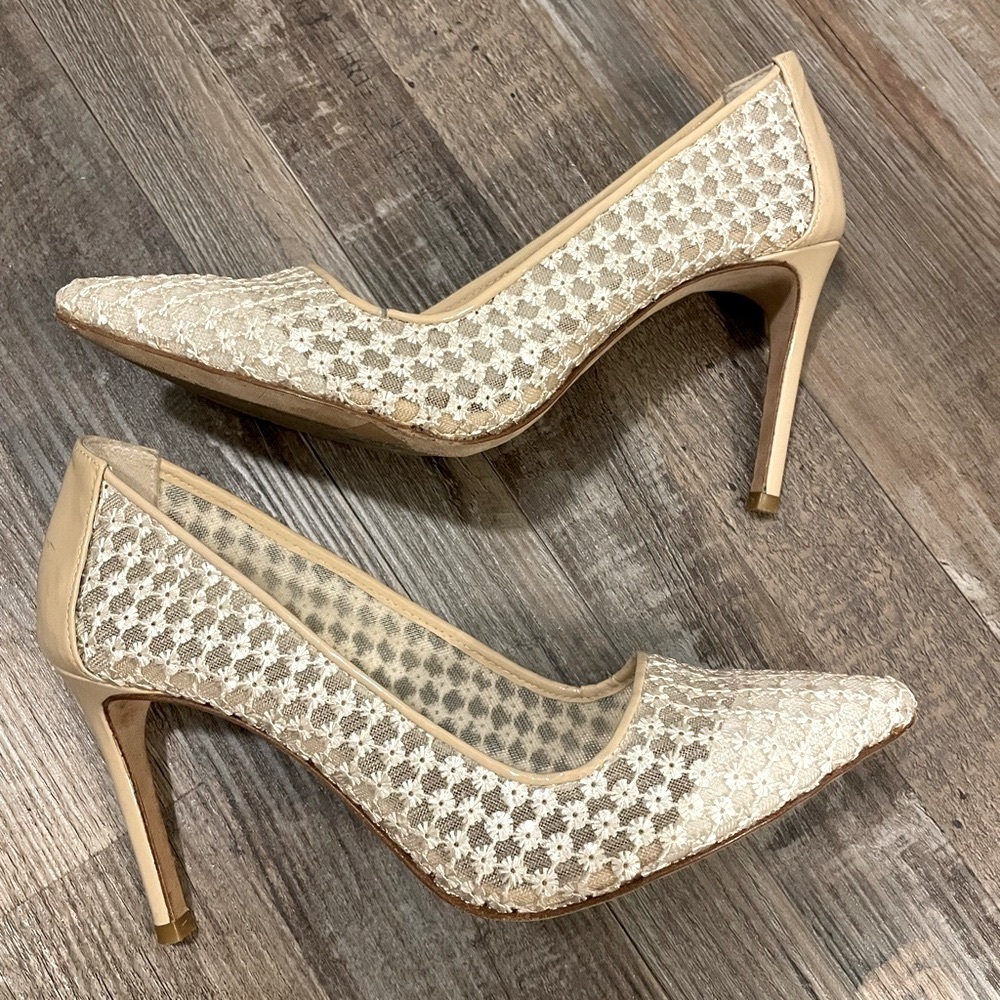 Donald J. Pliner Cream and Tan Lace Stiletto Pumps, Size 6.5M - Picture 3 of 14